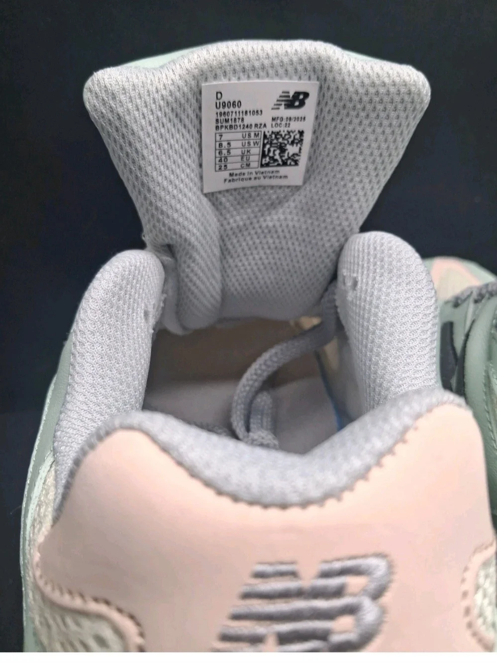 New Balance 9060 Women’s Mint & Cream Running/ Training Sneakers. NWOT.